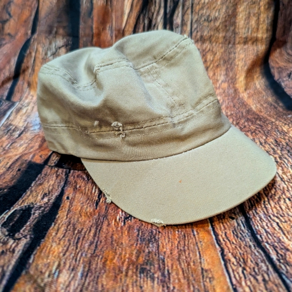 Kakhi hat